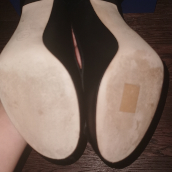 Chanel Camellia Pumps - Picture 10 of 10